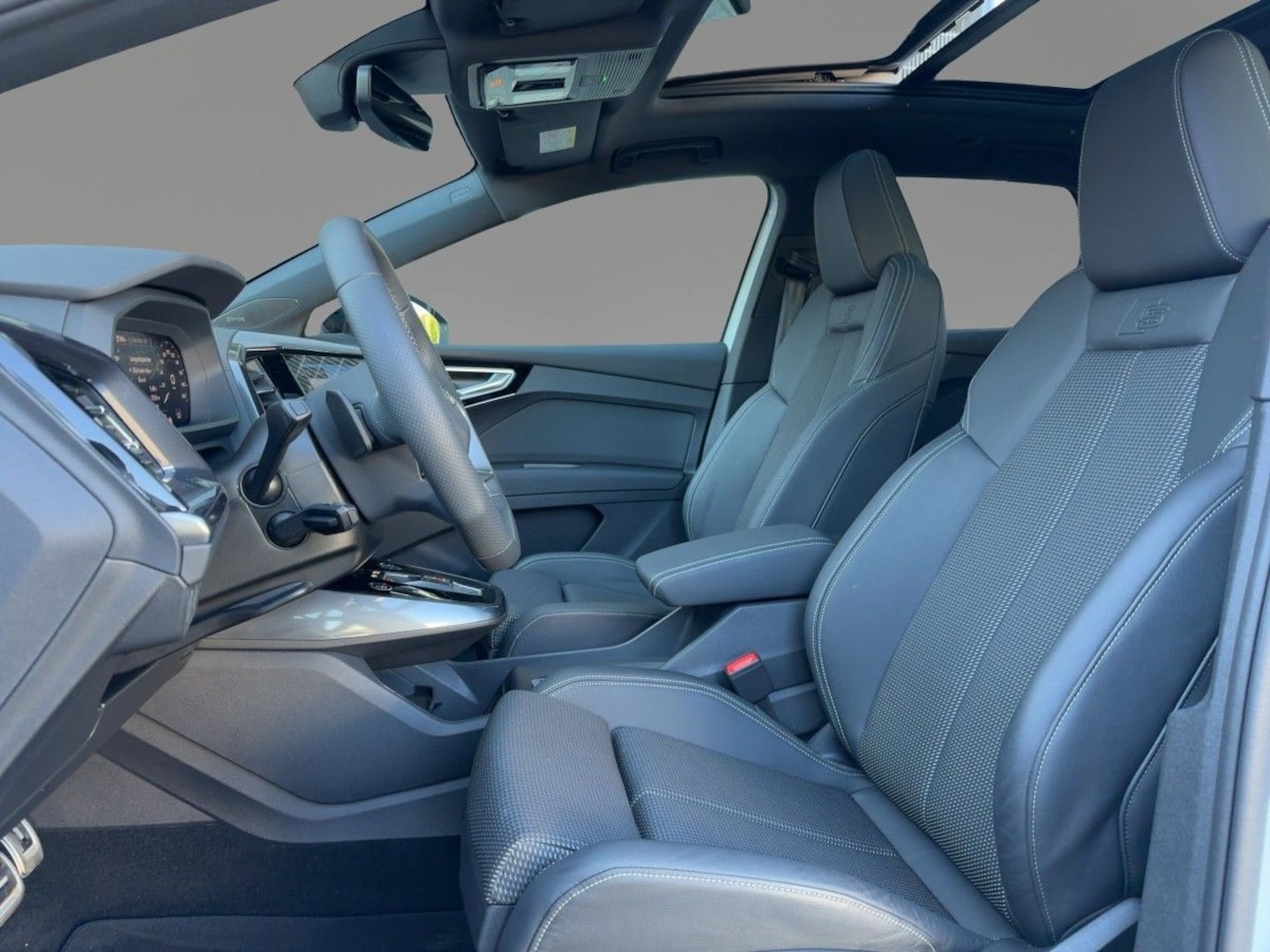 Bild über Audi Q4 e-tron 45 e-tron - für weitere Informationen kontaktieren Sie den Audi Partner