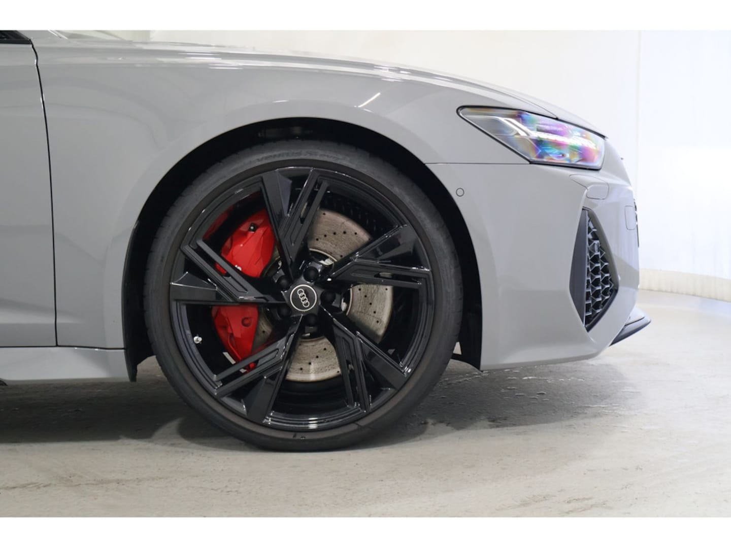 Bild über Audi RS 6 Avant TFSI quattro tiptronic - für weitere Informationen kontaktieren Sie den Audi Partner