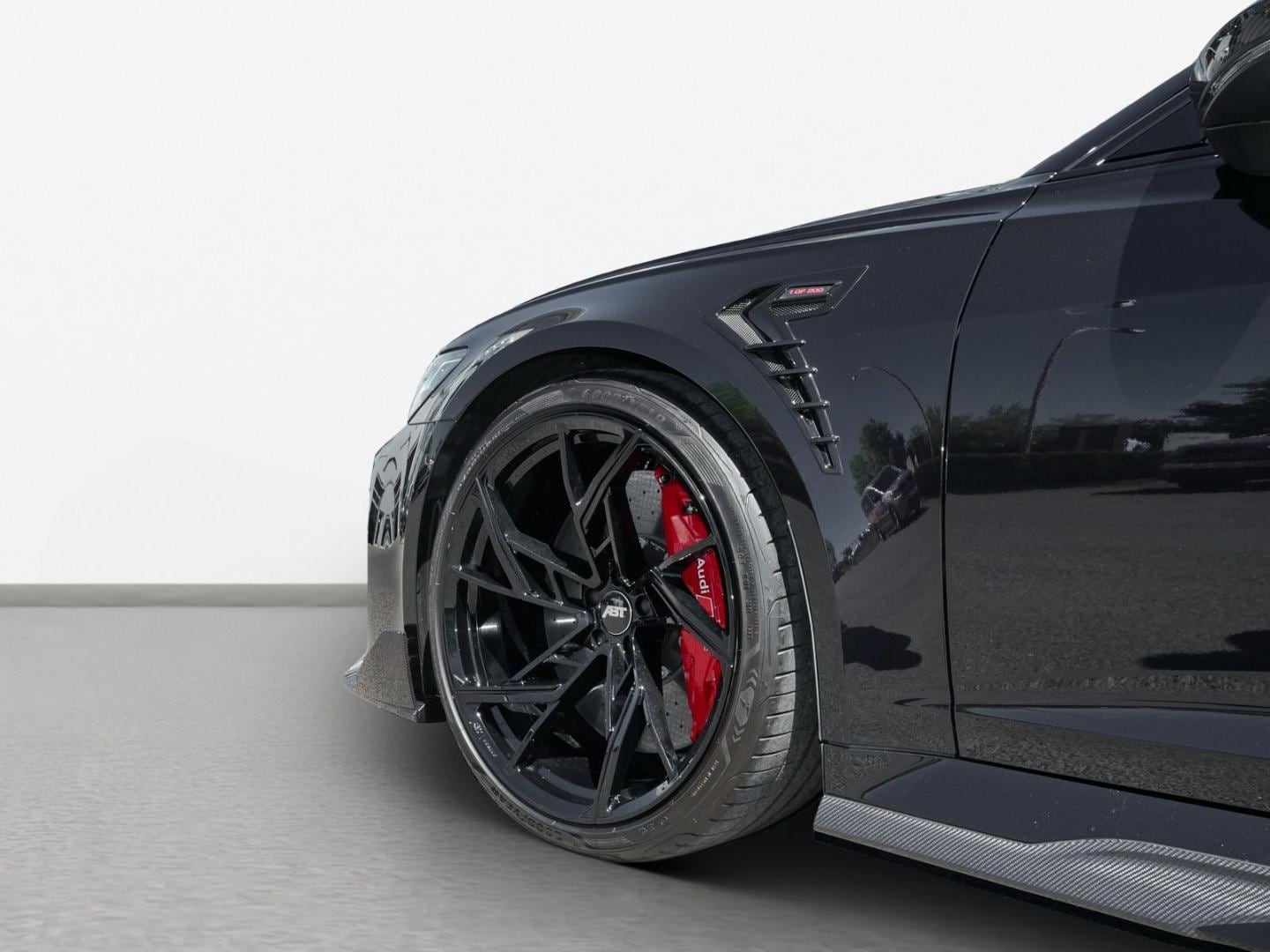 Bild über Audi RS 6 Avant performance quattro tiptronic - für weitere Informationen kontaktieren Sie den Audi Partner