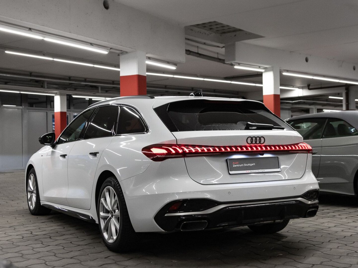 Bild über Audi A5 Avant TFSI 150 kW S tronic - für weitere Informationen kontaktieren Sie den Audi Partner