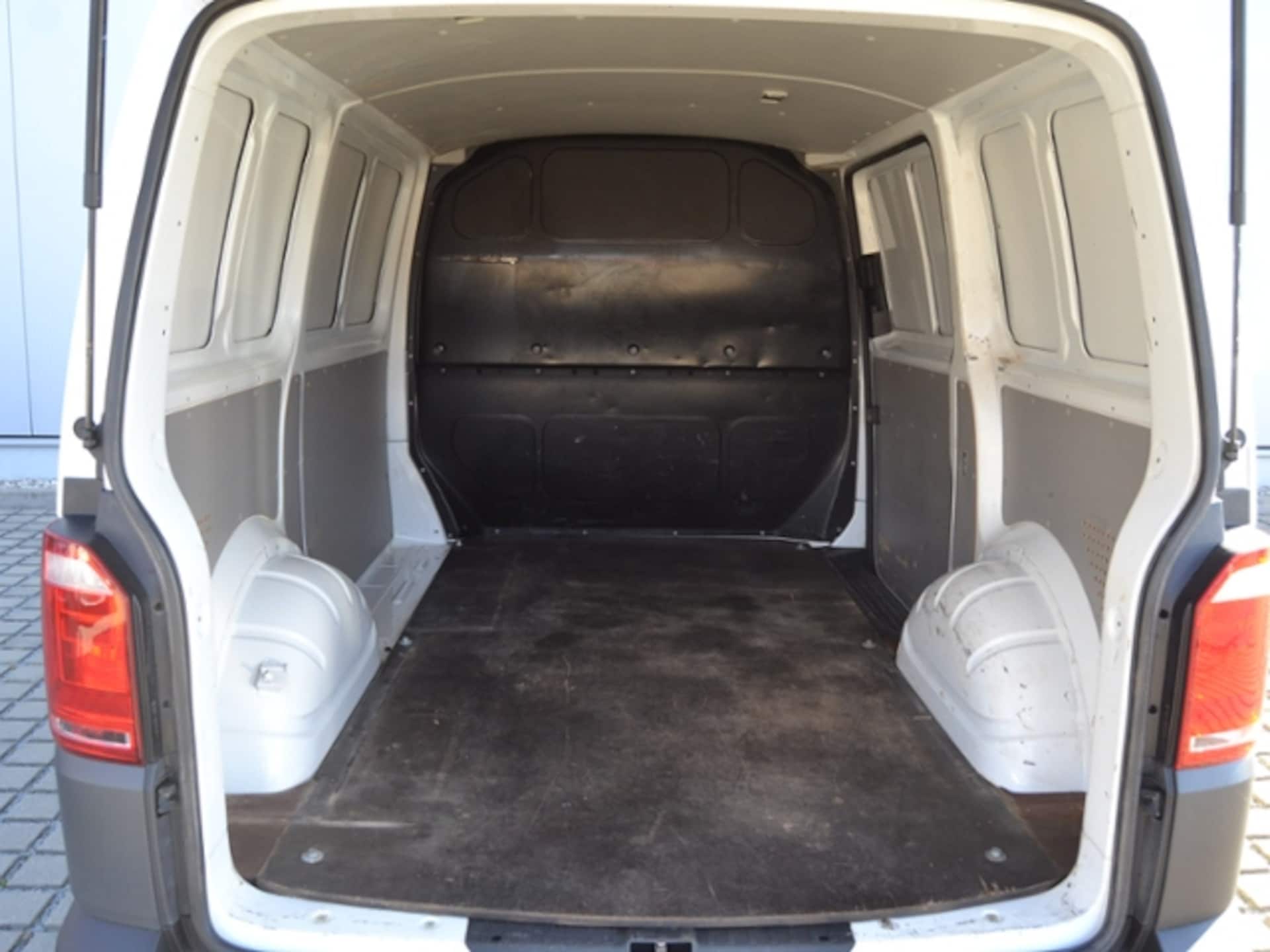 Volkswagen T6 Transporter Kasten kurzer Radstand