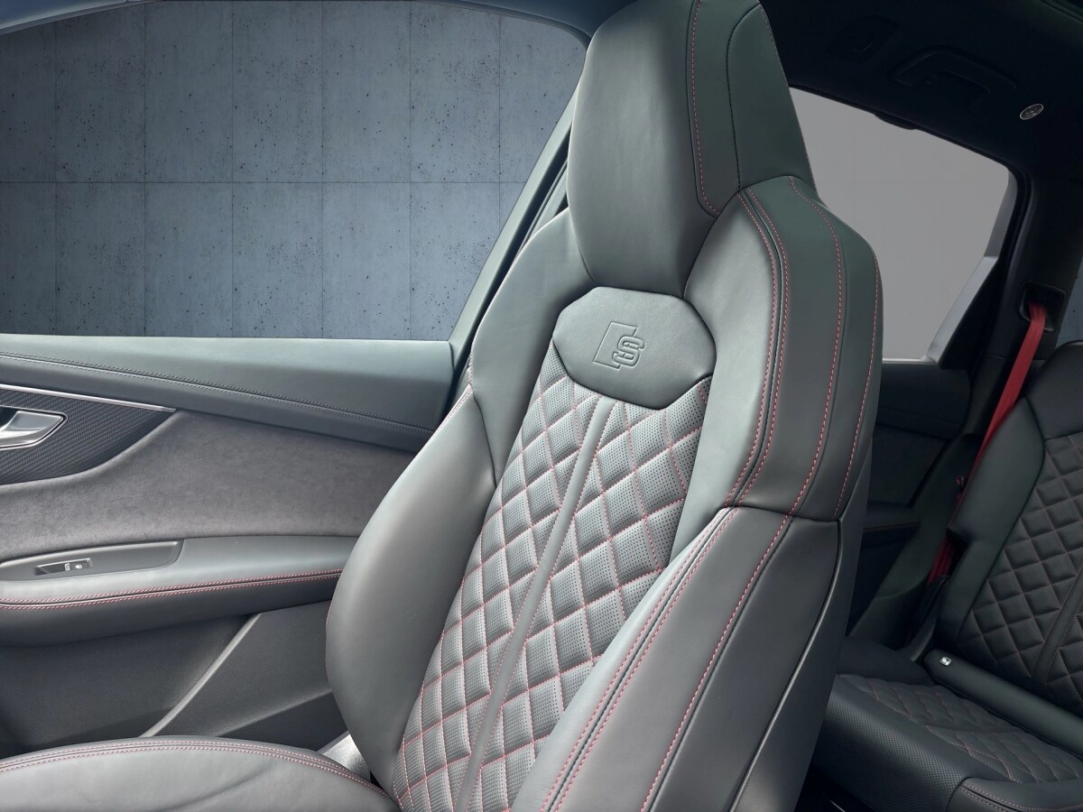 Image about Audi Q7 SUV TFSI e S line 60 TFSI e quattro tiptronic