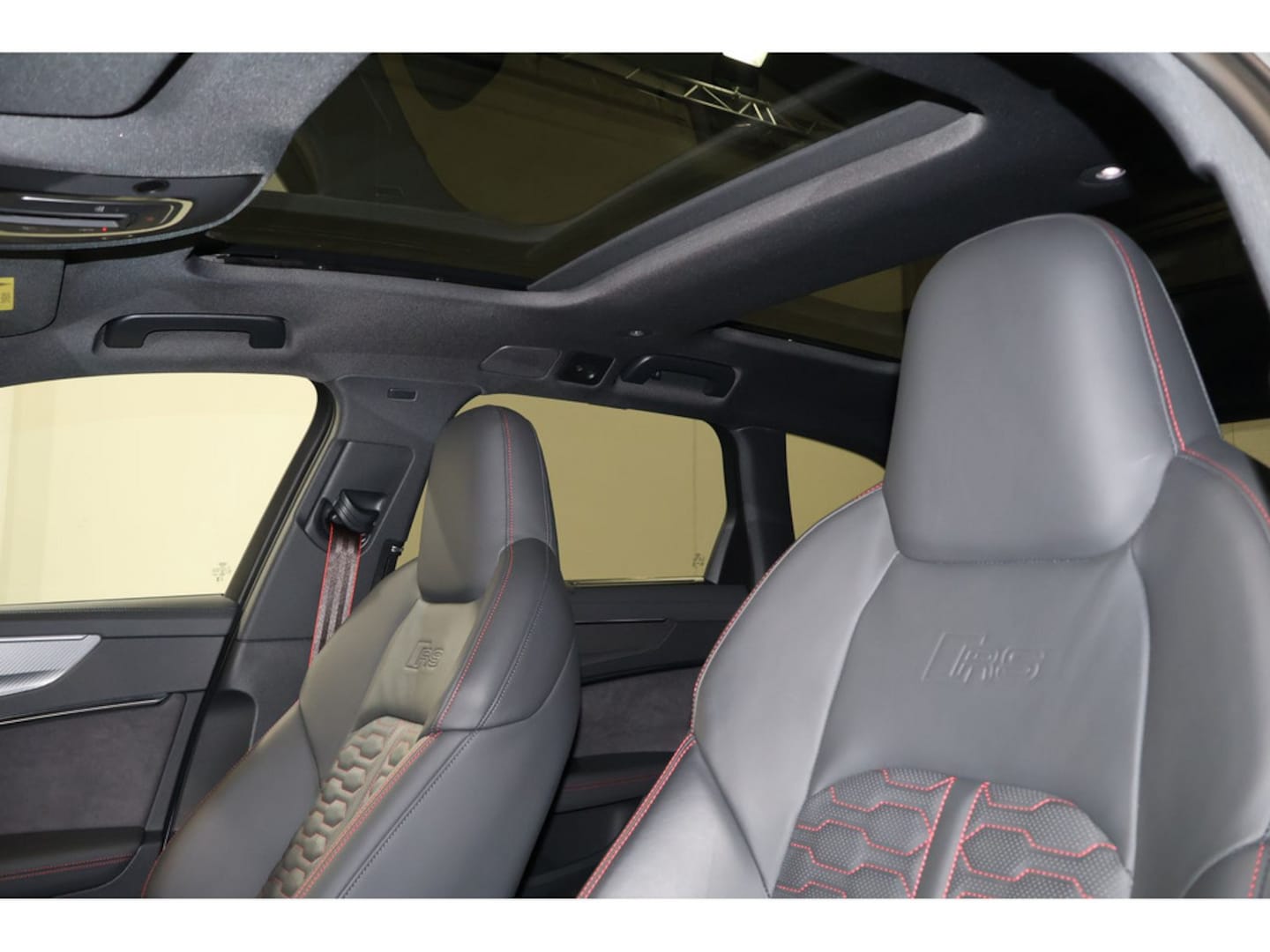 Bild über Audi RS 6 Avant TFSI quattro tiptronic - für weitere Informationen kontaktieren Sie den Audi Partner