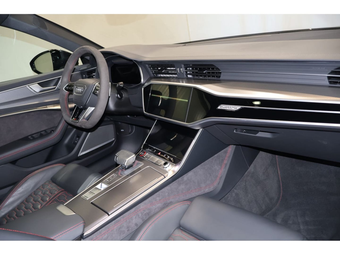 Bild über Audi RS 6 Avant TFSI quattro tiptronic - für weitere Informationen kontaktieren Sie den Audi Partner