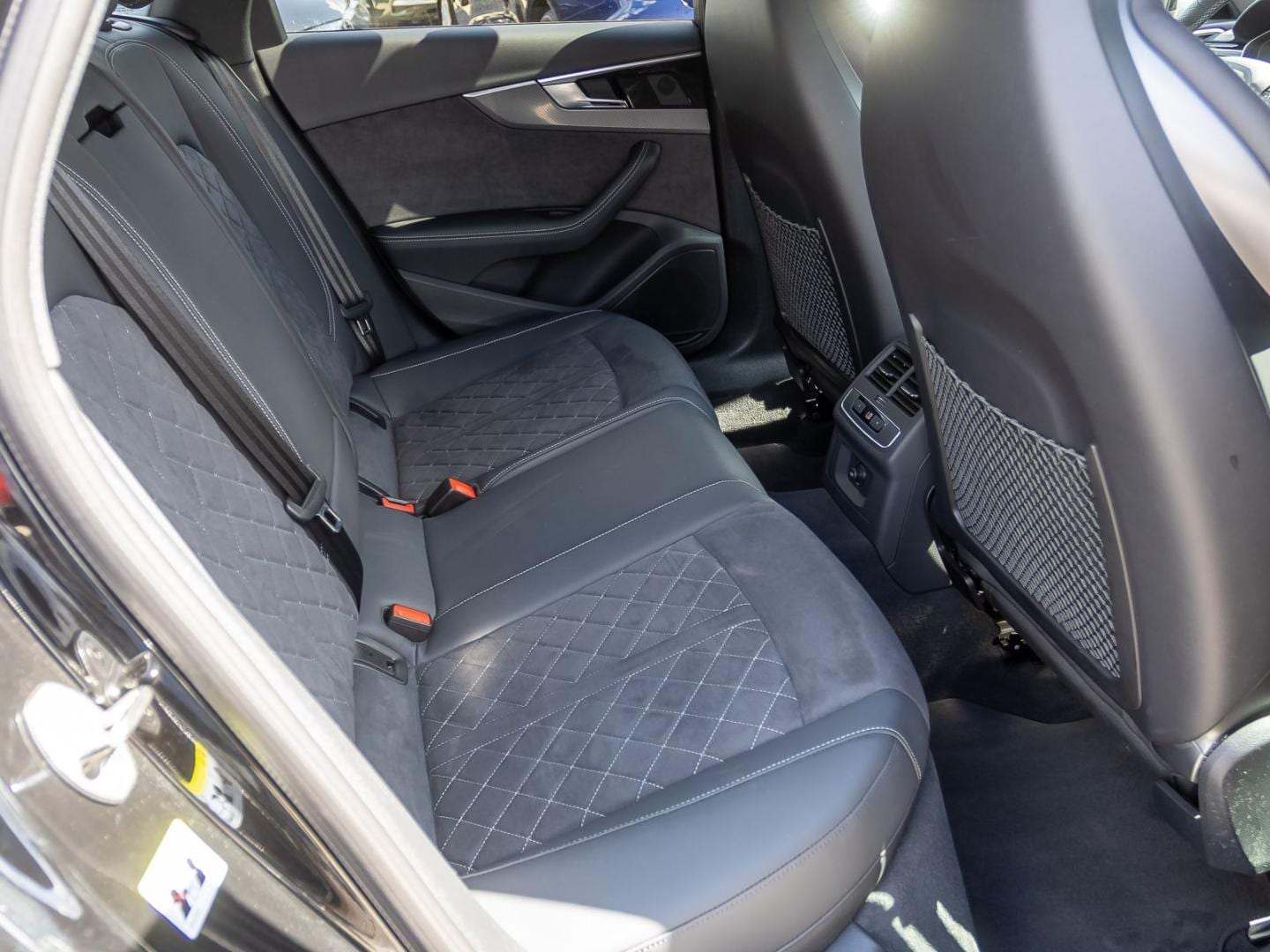 Bild über Audi RS 4 Avant TFSI quattro tiptronic - für weitere Informationen kontaktieren Sie den Audi Partner