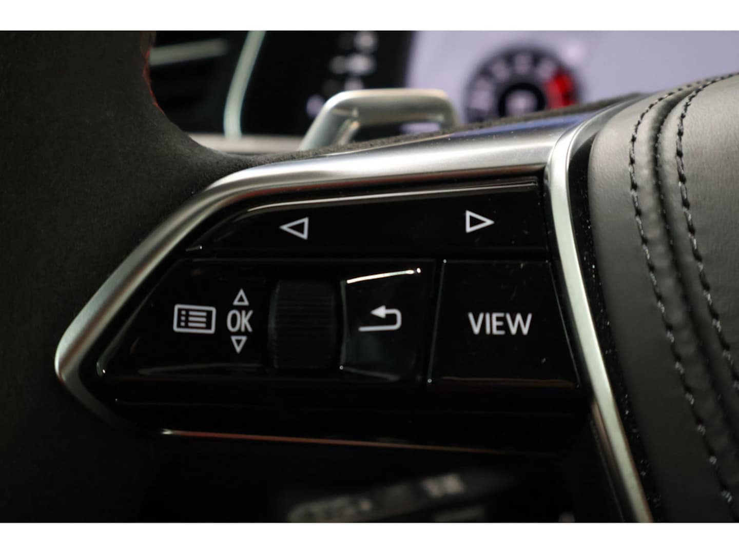 Bild über Audi RS 6 Avant TFSI quattro tiptronic - für weitere Informationen kontaktieren Sie den Audi Partner