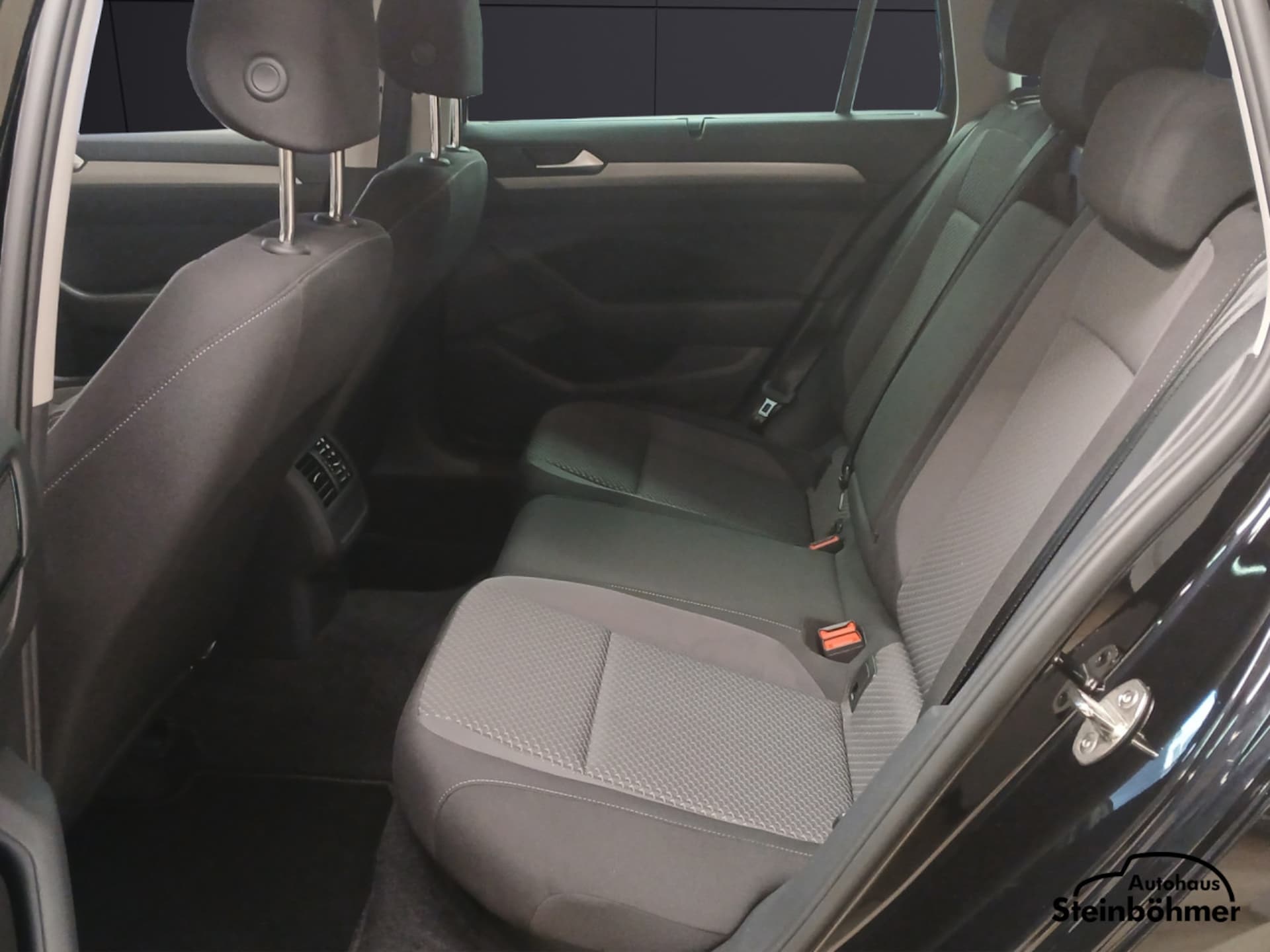 Volkswagen Passat Variant Basis-Modell