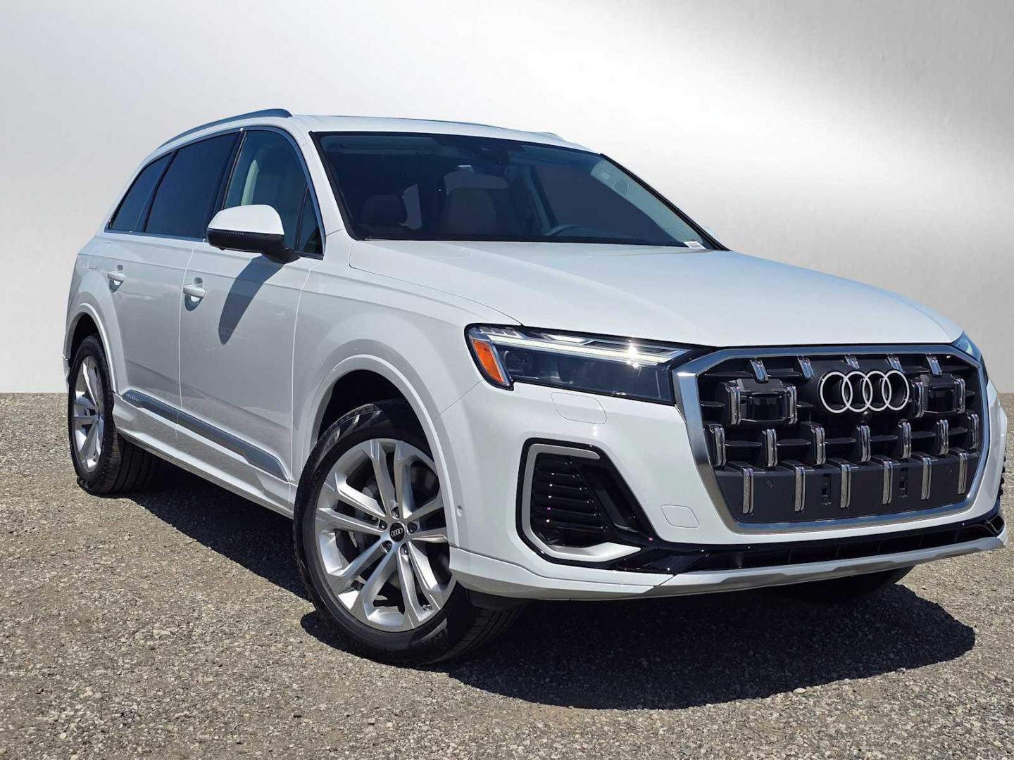 2026 Audi Q7 45 Premium Plus quattro Tiptronic's photo