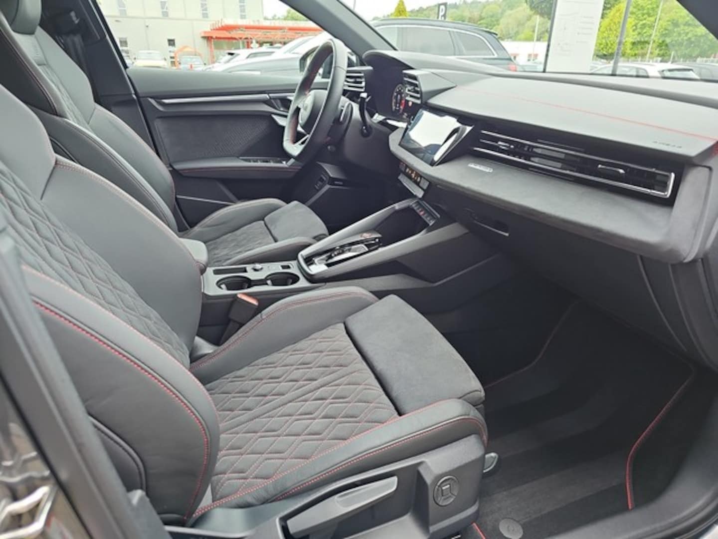 Bild über Audi S3 Sportback TFSI quattro S tronic - für weitere Informationen kontaktieren Sie den Audi Partner