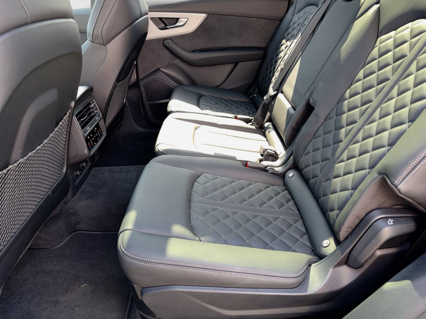 Bild über Audi SQ7 SUV TFSI quattro tiptronic - für weitere Informationen kontaktieren Sie den Audi Partner