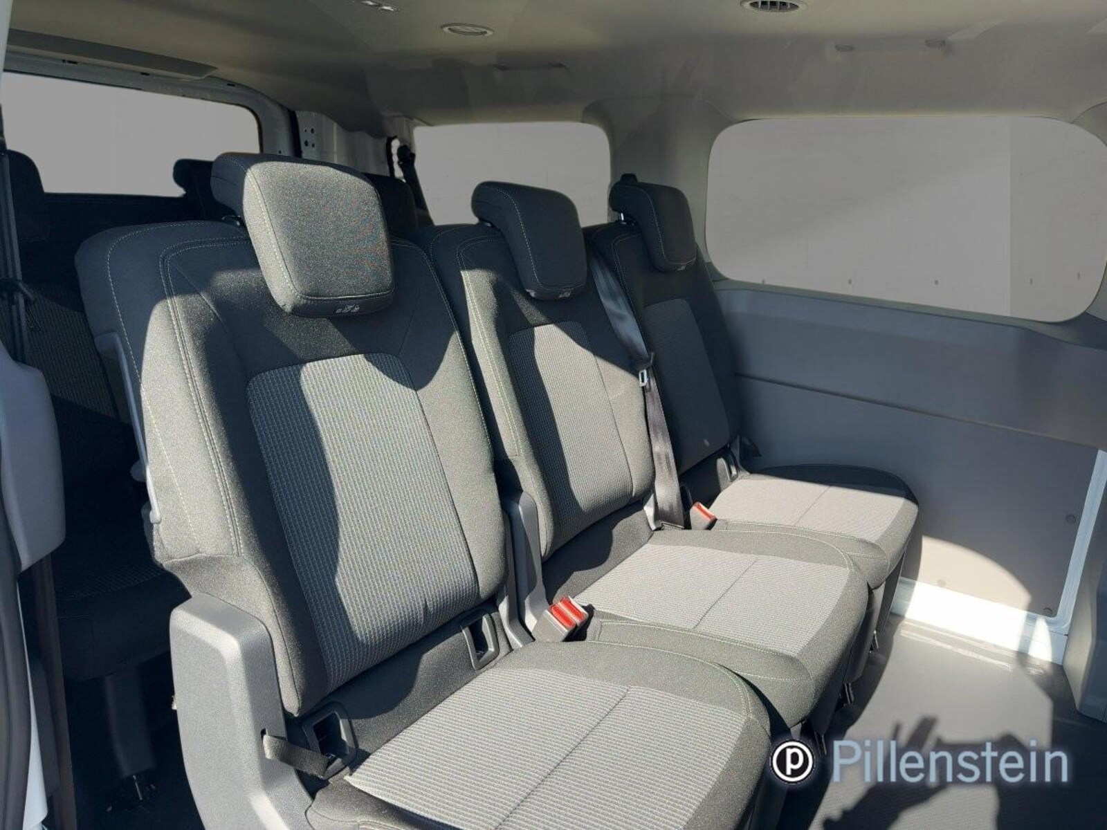 Volkswagen Transporter Kombi kurzer Radstand – Bild 5