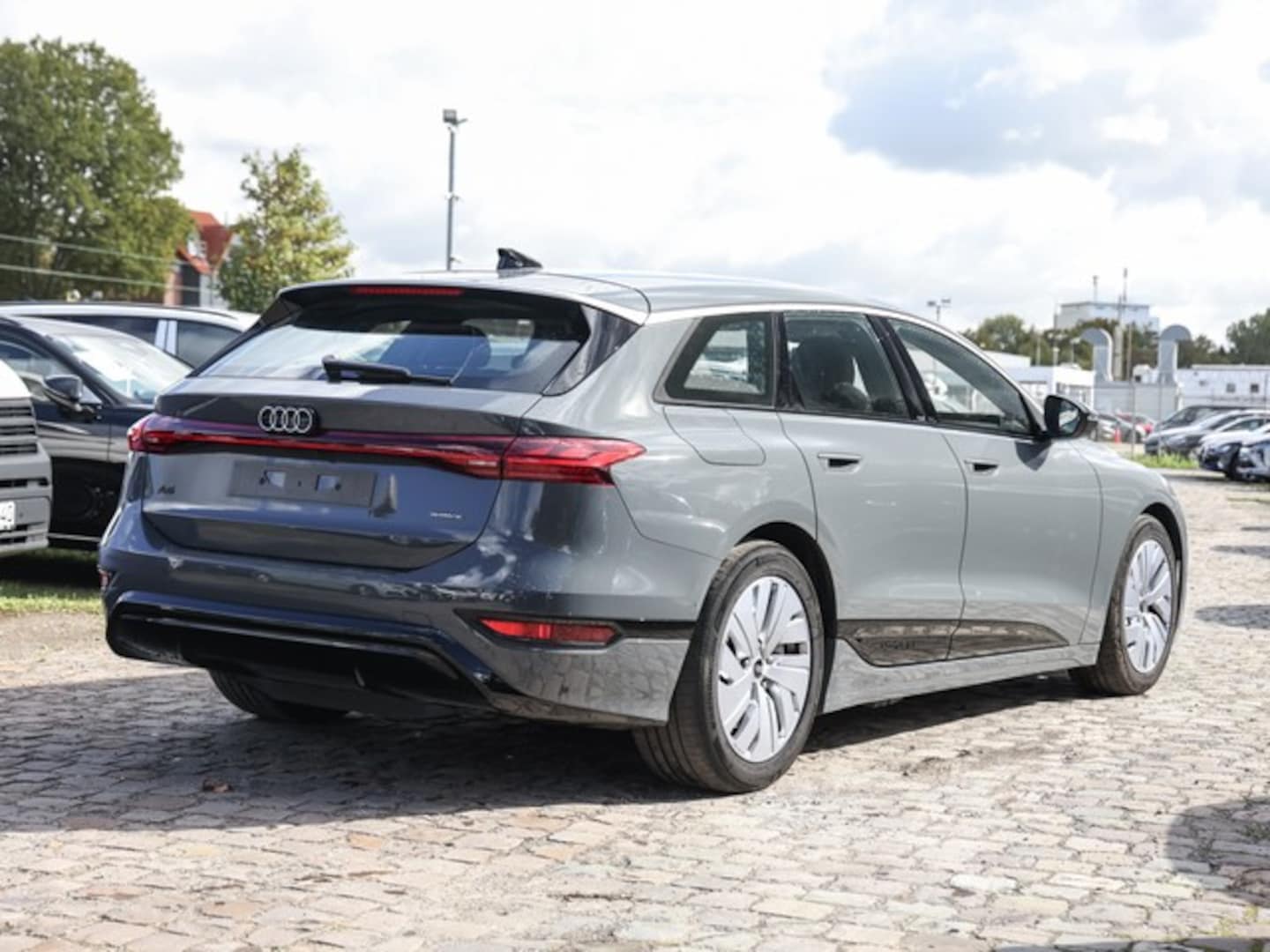 Bild über Audi A6 Avant e-tron e-tron quattro - für weitere Informationen kontaktieren Sie den Audi Partner