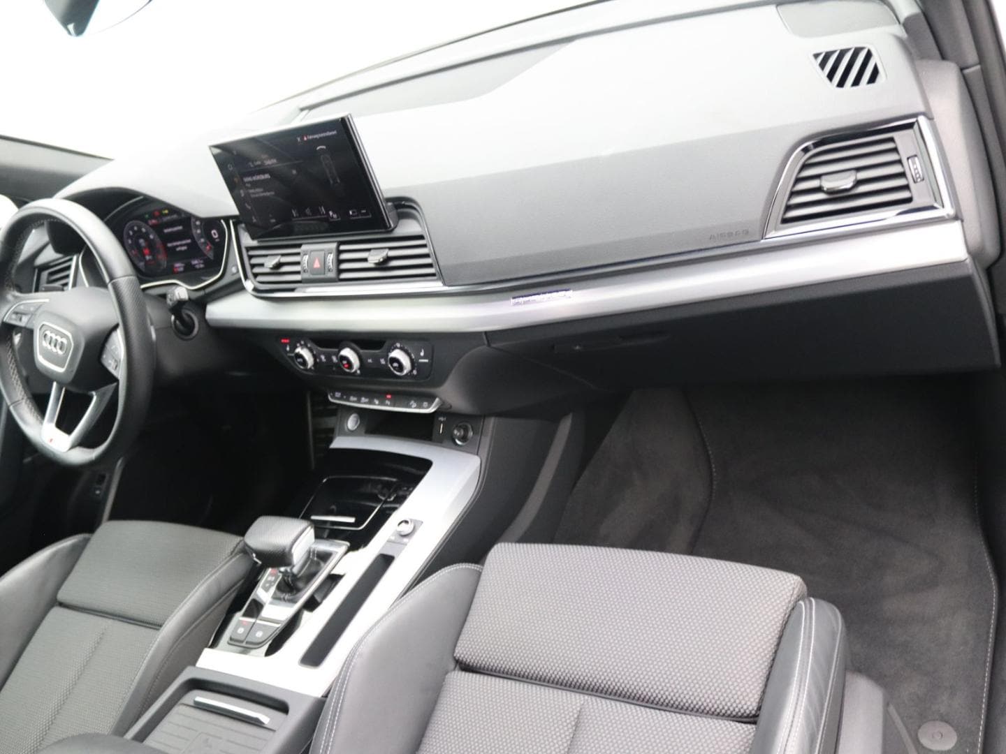 Bild über Audi Q5 45 TFSI quattro S tronic - für weitere Informationen kontaktieren Sie den Audi Partner