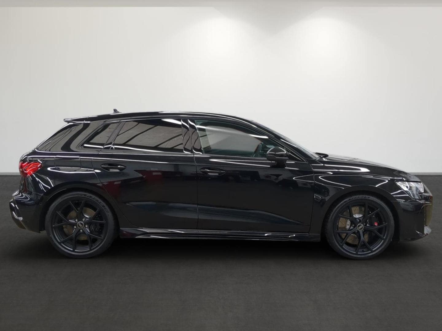 Bild über Audi RS 3 Sportback TFSI quattro 294 kW S tronic - für weitere Informationen kontaktieren Sie den Audi Partner
