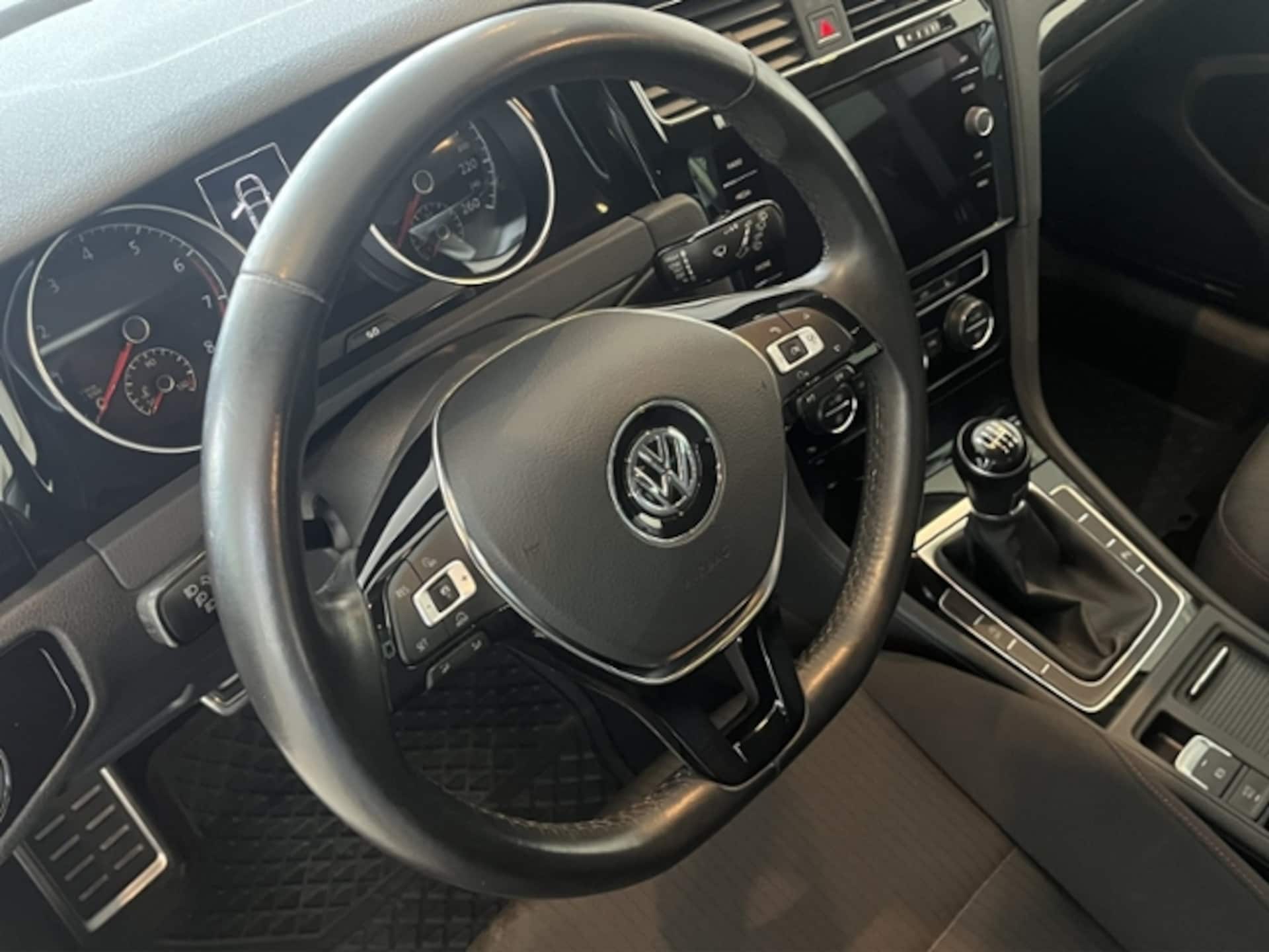 Volkswagen Golf SOUND