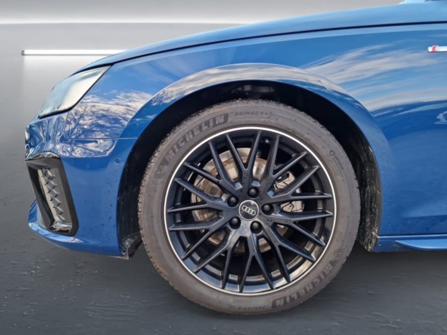 Bild über Audi A4 Avant S line 35 TDI S tronic - für weitere Informationen kontaktieren Sie den Audi Partner