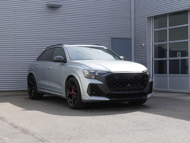 2025 Audi RS Q8 SUV performance