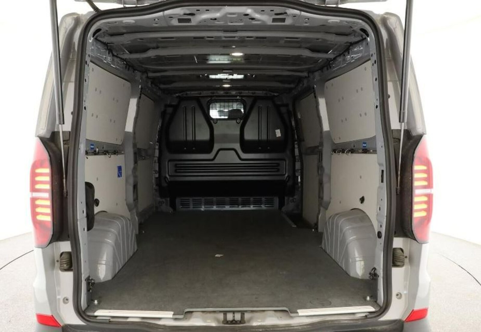 Volkswagen Transporter Kasten langer Radstand – Bild 8