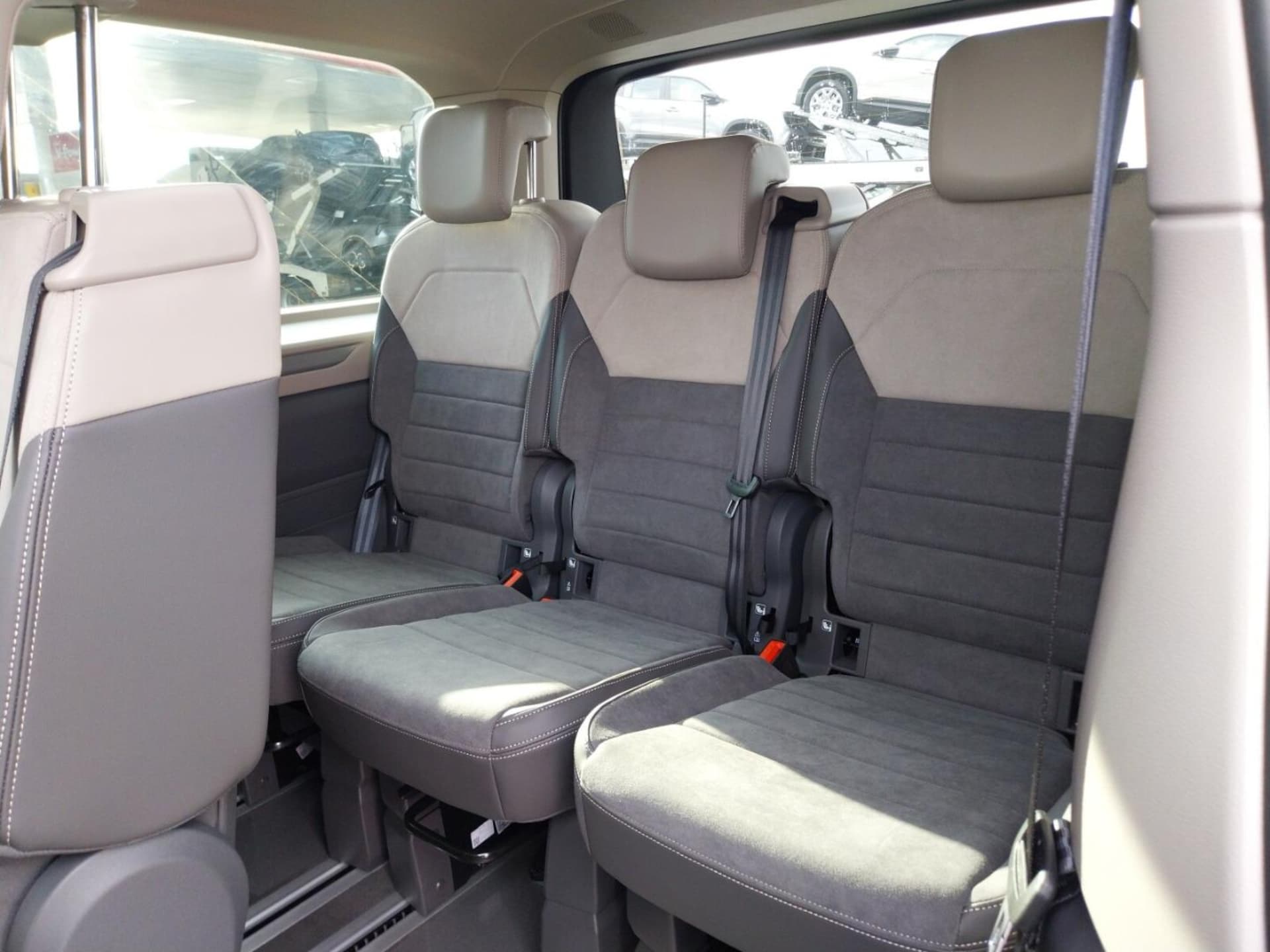 Volkswagen Multivan długi rozstaw osi Life