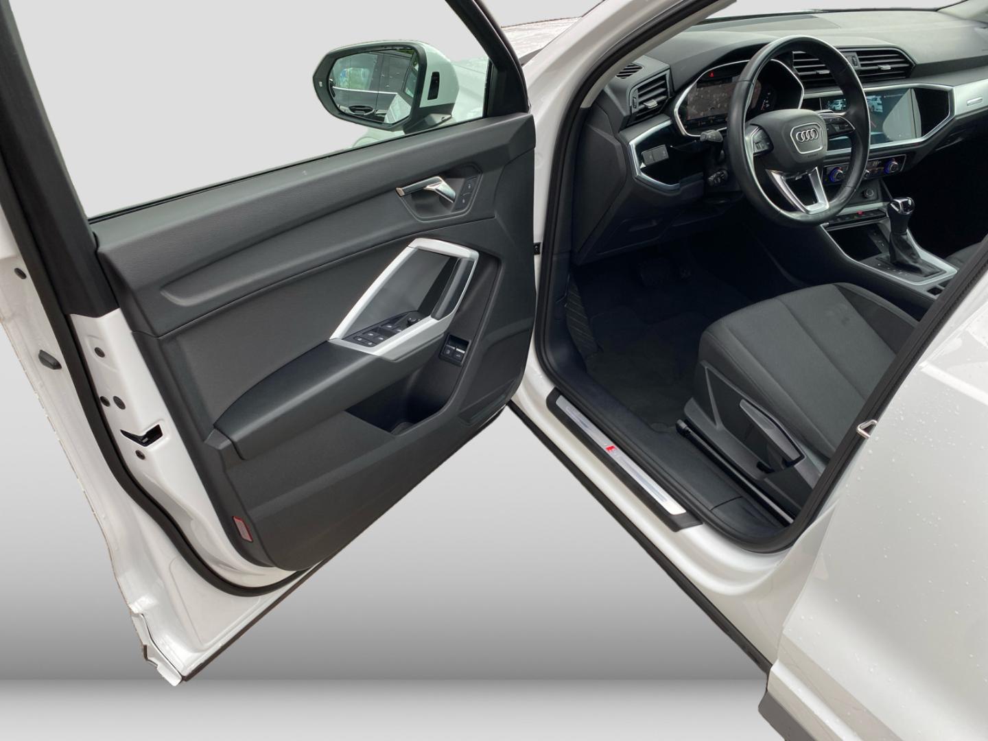Image about Audi Q3 TFSI e 45 TFSI e S tronic