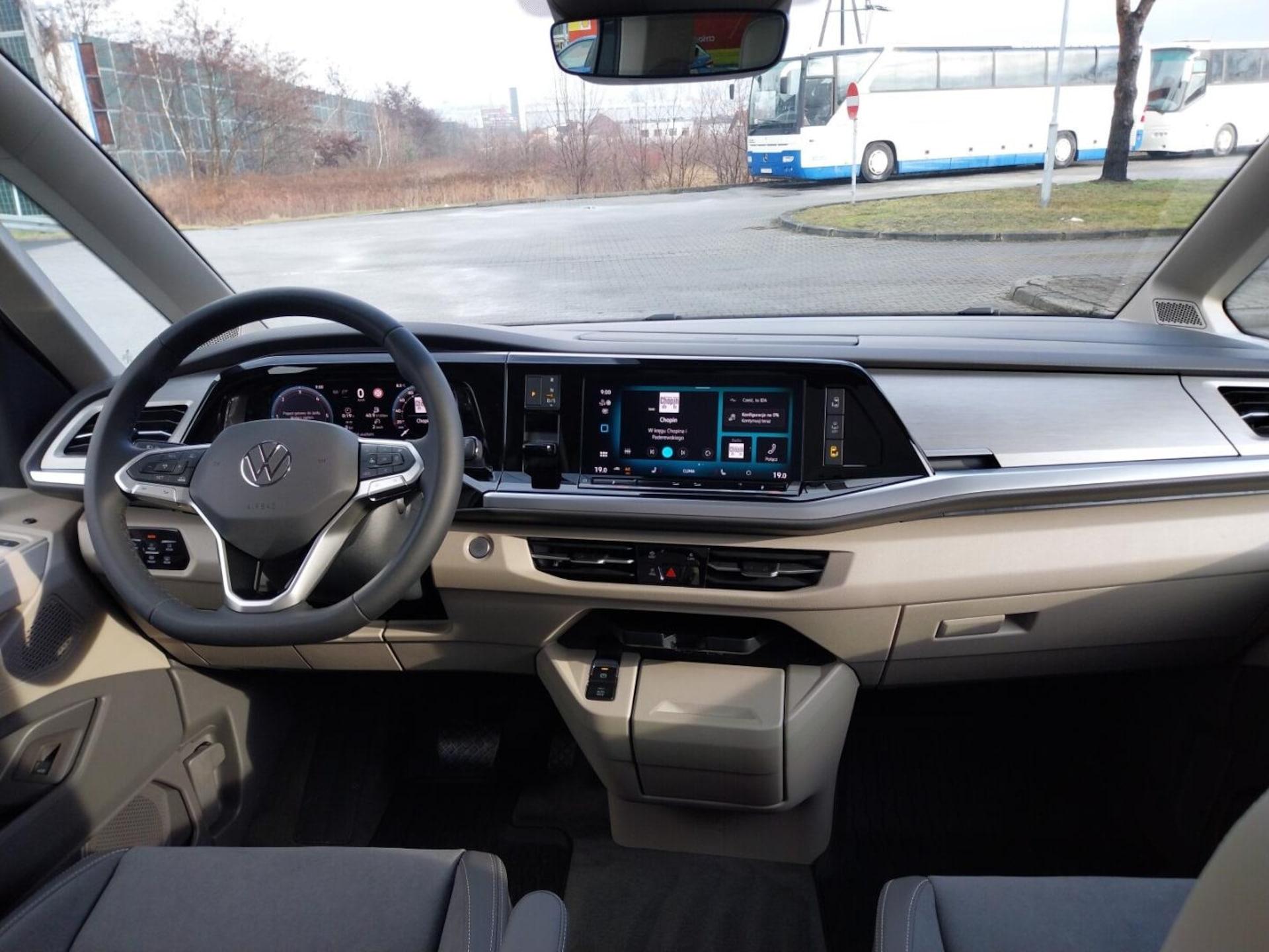 Volkswagen Multivan długi rozstaw osi Life
