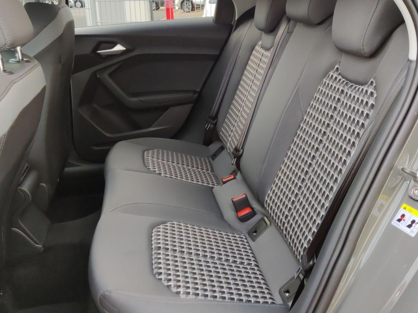 Bild über Audi A1 Sportback S line 35 TFSI S tronic - für weitere Informationen kontaktieren Sie den Audi Partner