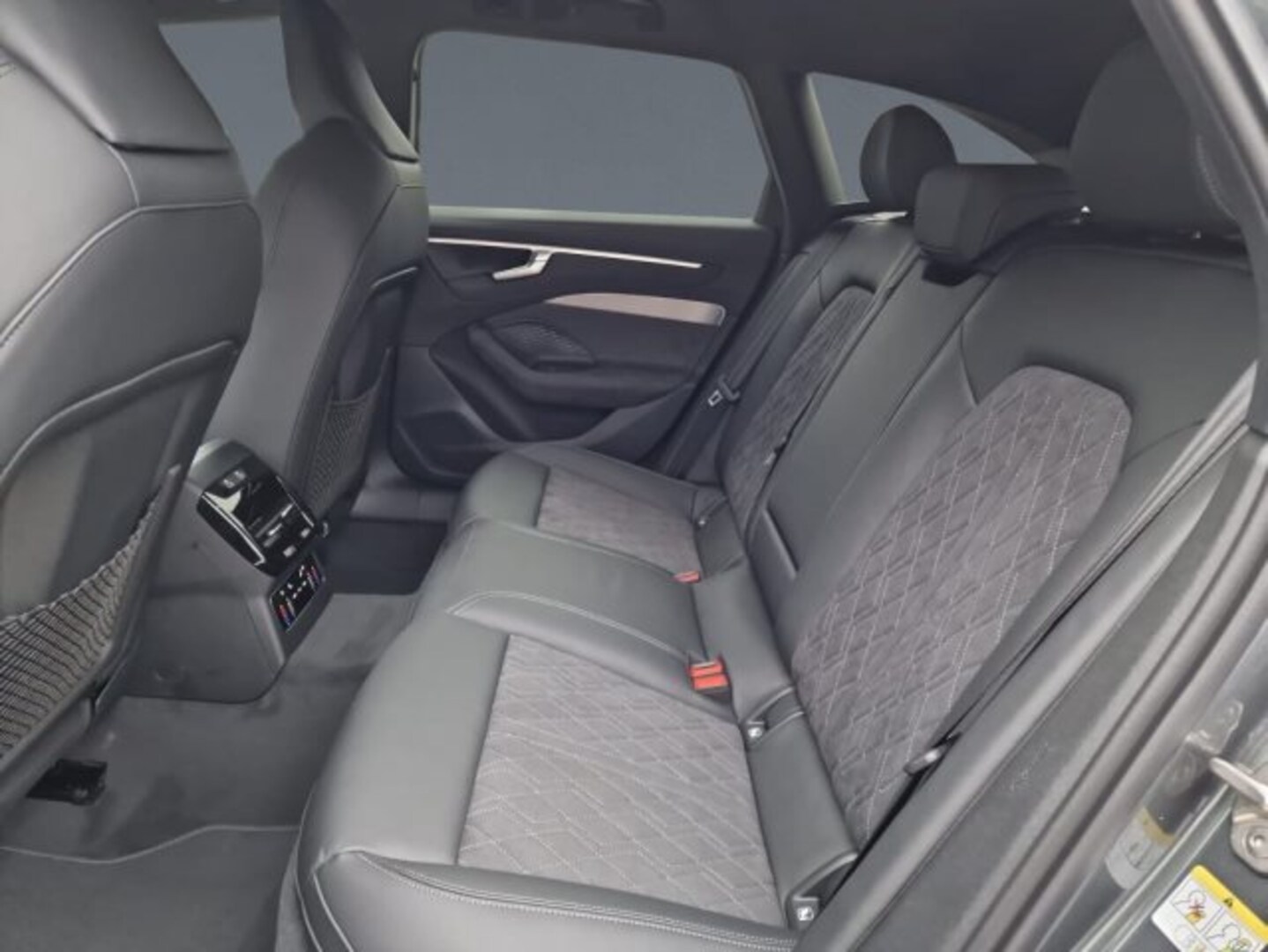 Bild über Audi A6 Avant edition one TDI quattro 150 kW S tronic - für weitere Informationen kontaktieren Sie den Audi Partner