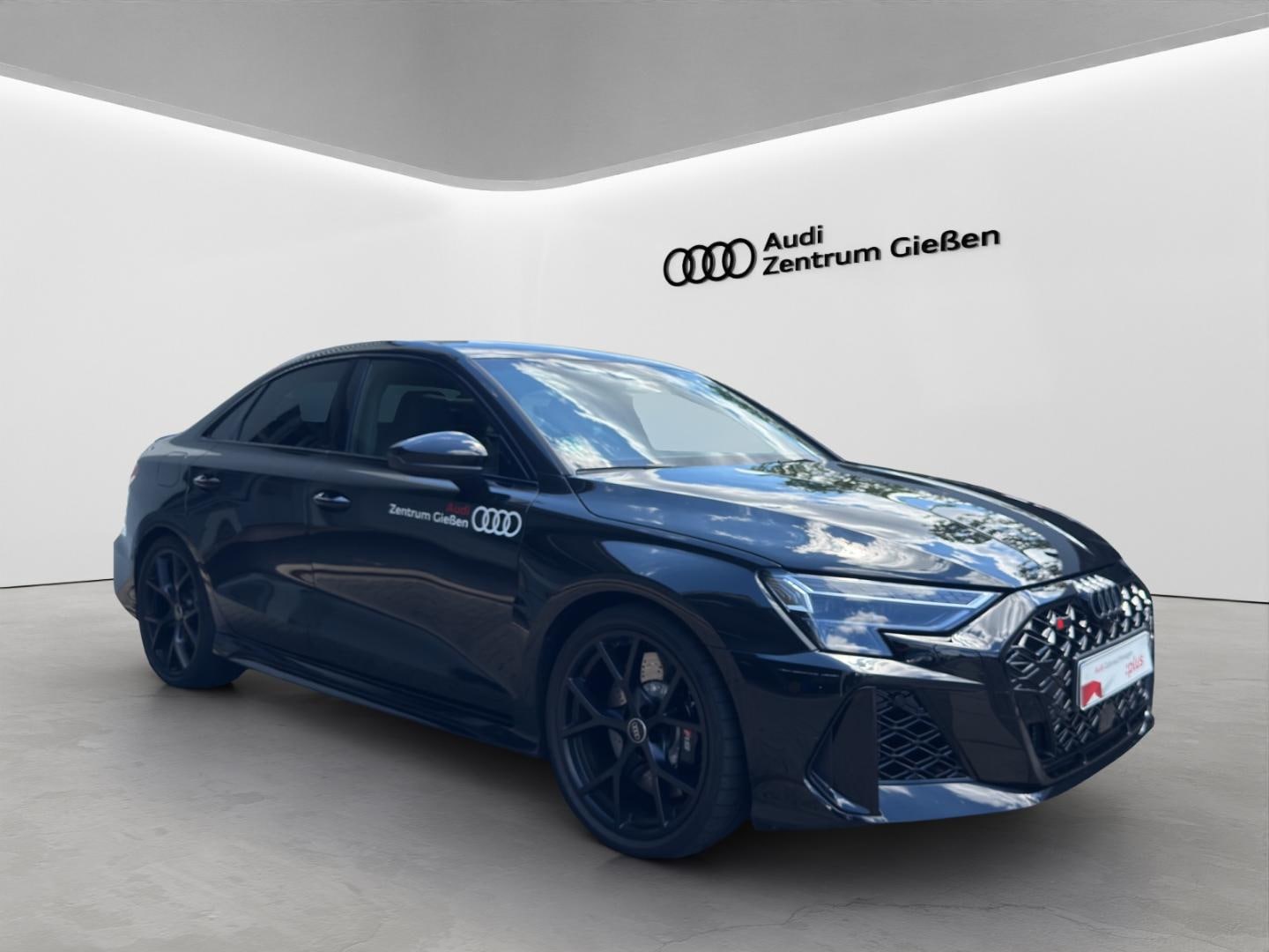 Bild über Audi RS 3 Limousine TFSI quattro 294 kW S tronic - für weitere Informationen kontaktieren Sie den Audi Partner