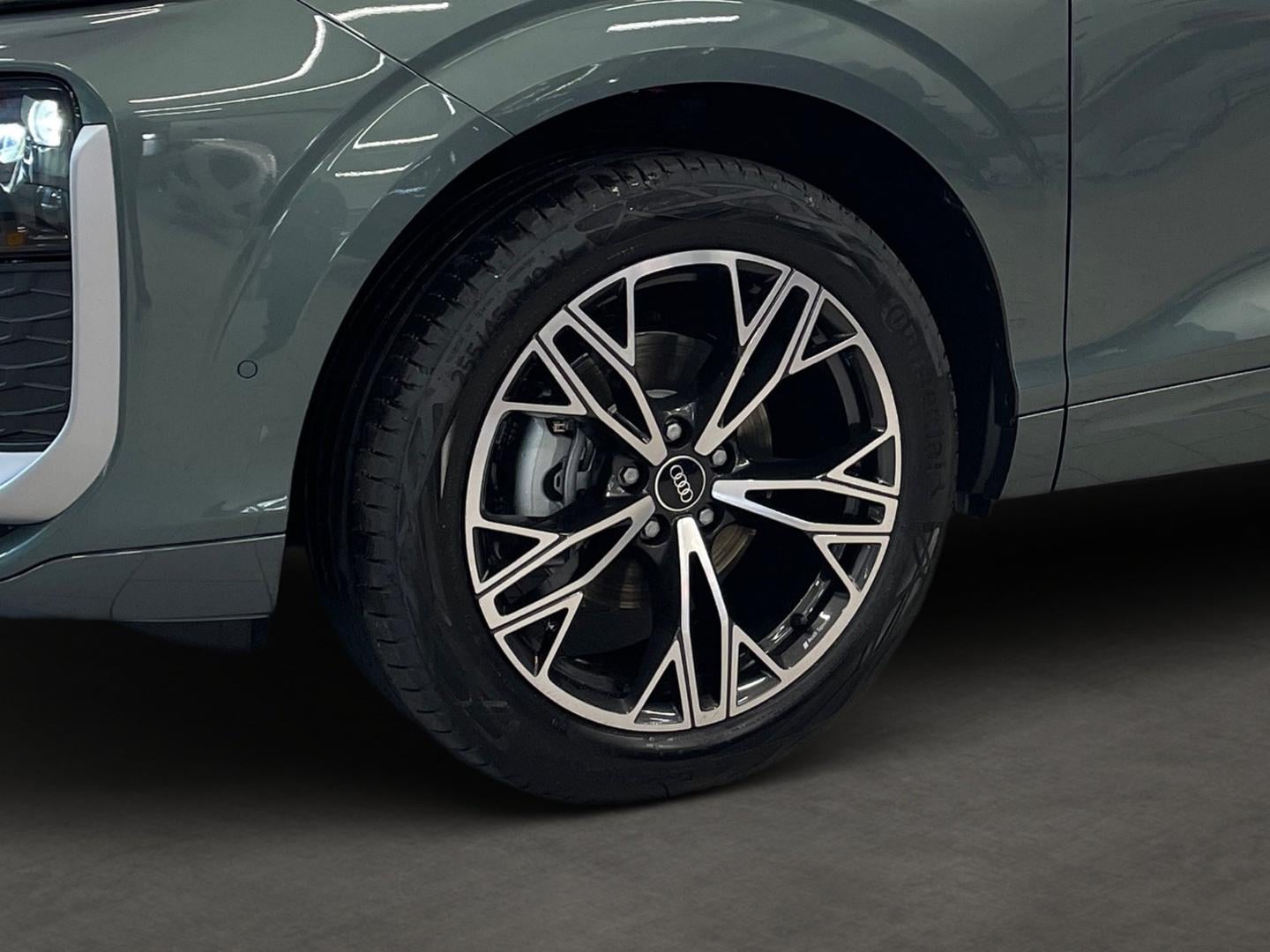 Bild über Audi Q3 SUV TFSI 110 kW S tronic - für weitere Informationen kontaktieren Sie den Audi Partner