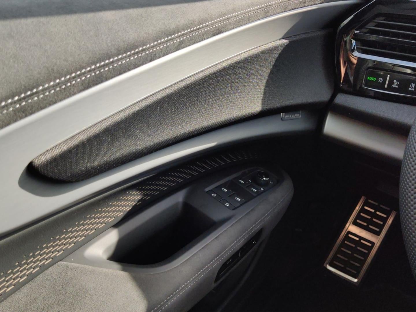 Bild über Audi Q7 SUV TDI quattro 220 kW tiptronic - für weitere Informationen kontaktieren Sie den Audi Partner