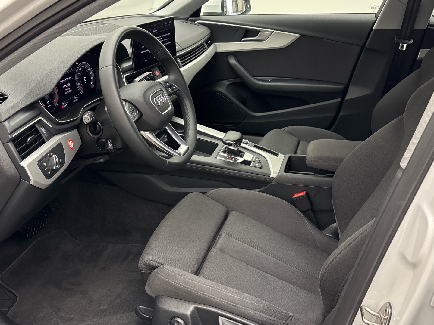 Bild über Audi A4 Avant advanced 35 TFSI S tronic - für weitere Informationen kontaktieren Sie den Audi Partner