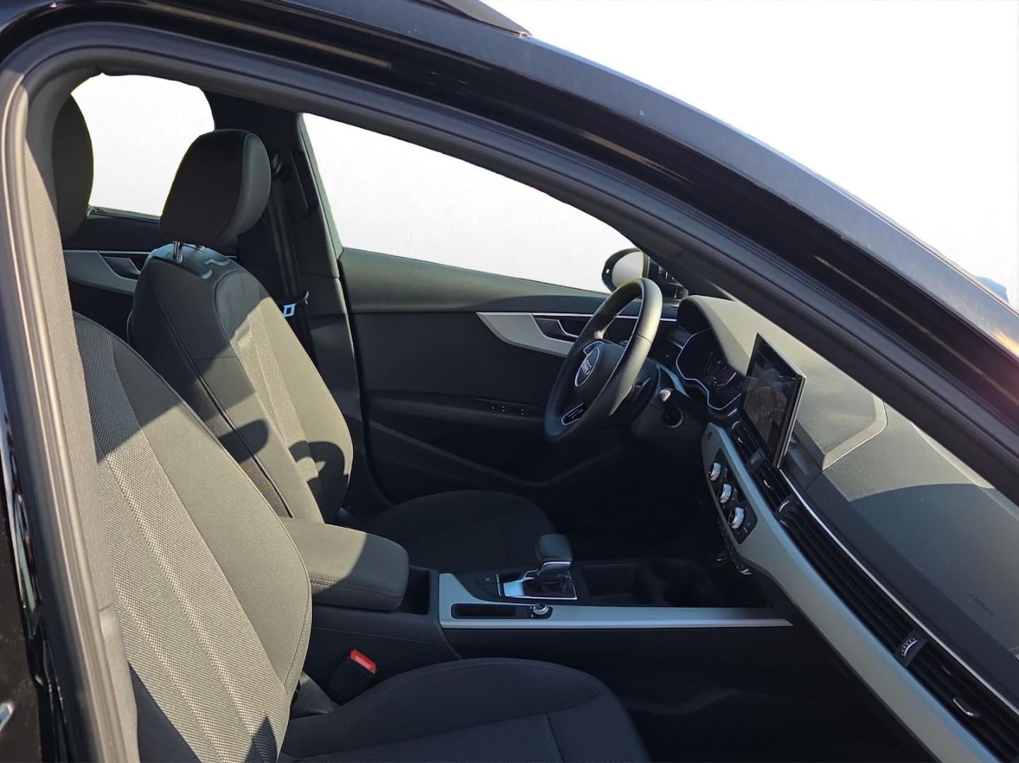 Bild über Audi A4 Avant 35 TFSI S tronic - für weitere Informationen kontaktieren Sie den Audi Partner