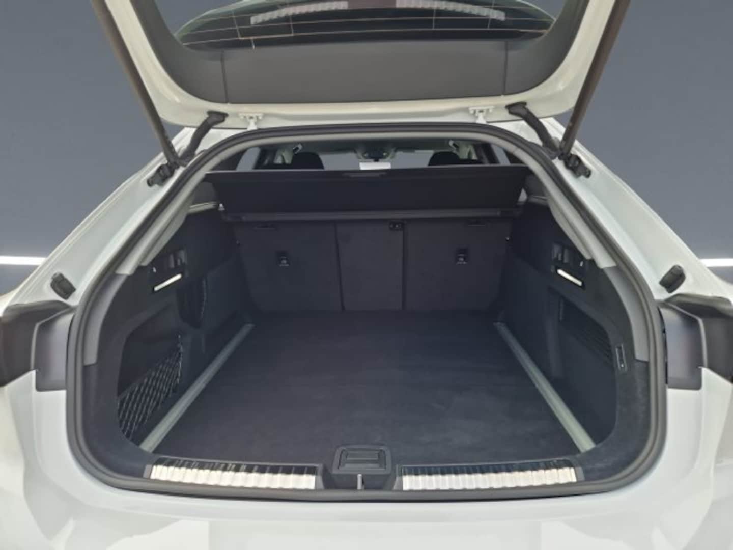 Bild über Audi A6 Avant TDI quattro 150 kW S tronic - für weitere Informationen kontaktieren Sie den Audi Partner