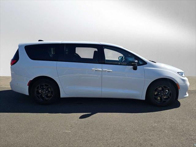 Used 2024 Chrysler Pacifica PHEV Select with VIN 2C4RC1S71RR111965 for sale in Oakland, CA