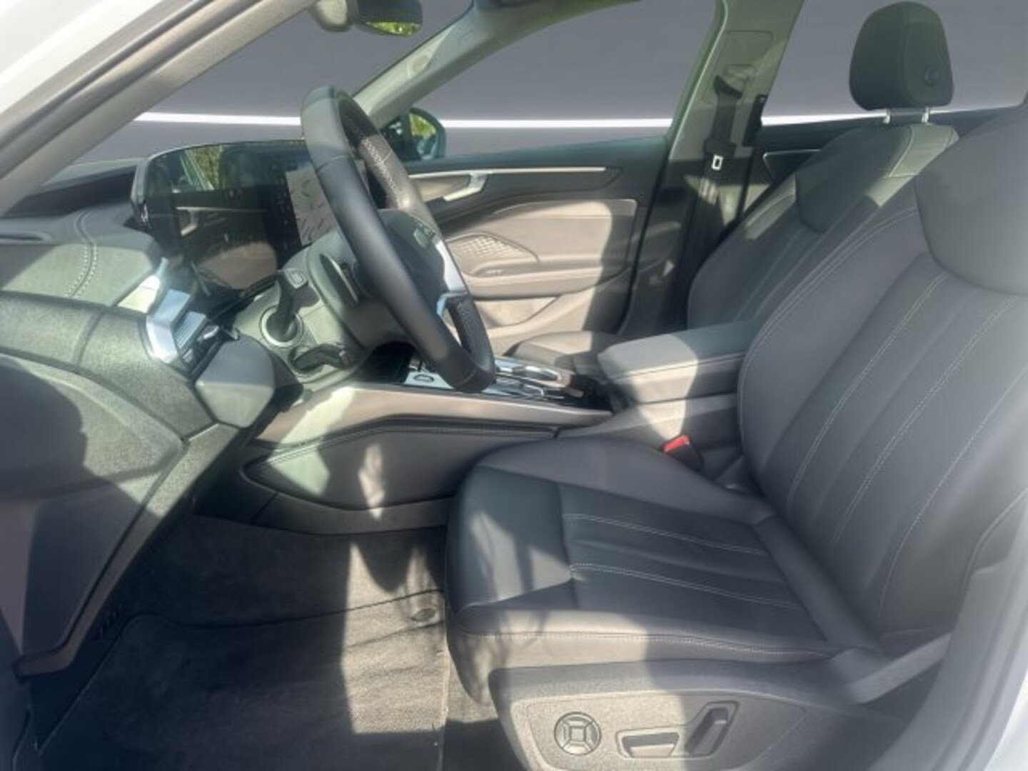 Bild über Audi A6 Avant TDI quattro 150 kW S tronic - für weitere Informationen kontaktieren Sie den Audi Partner