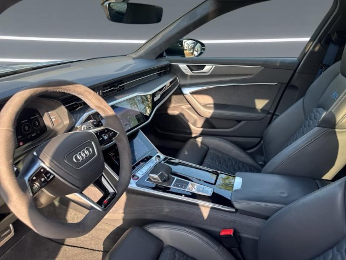 Bild über Audi RS 6 Avant performance quattro tiptronic - für weitere Informationen kontaktieren Sie den Audi Partner