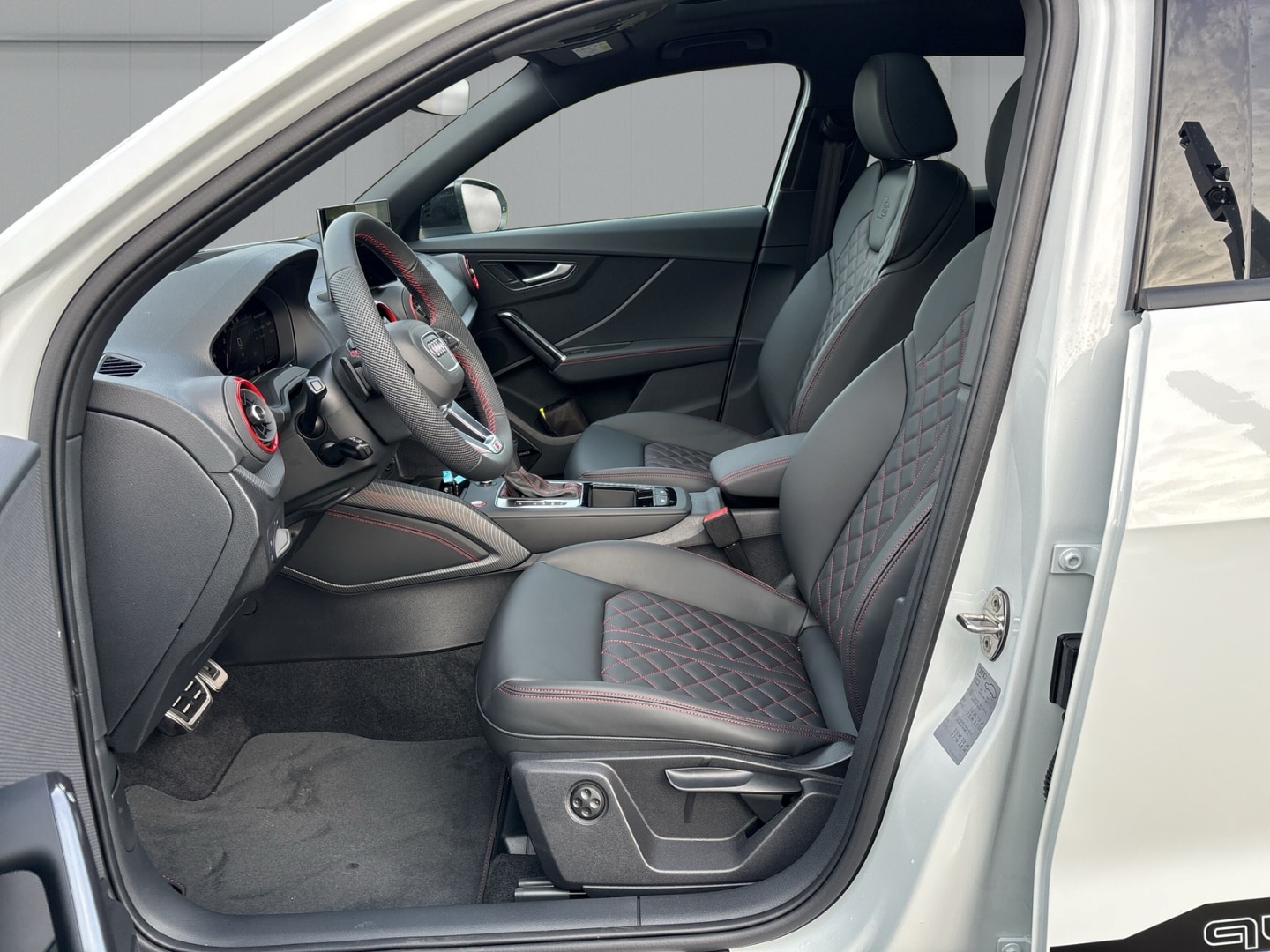Bild über Audi SQ2 TFSI quattro S tronic - für weitere Informationen kontaktieren Sie den Audi Partner