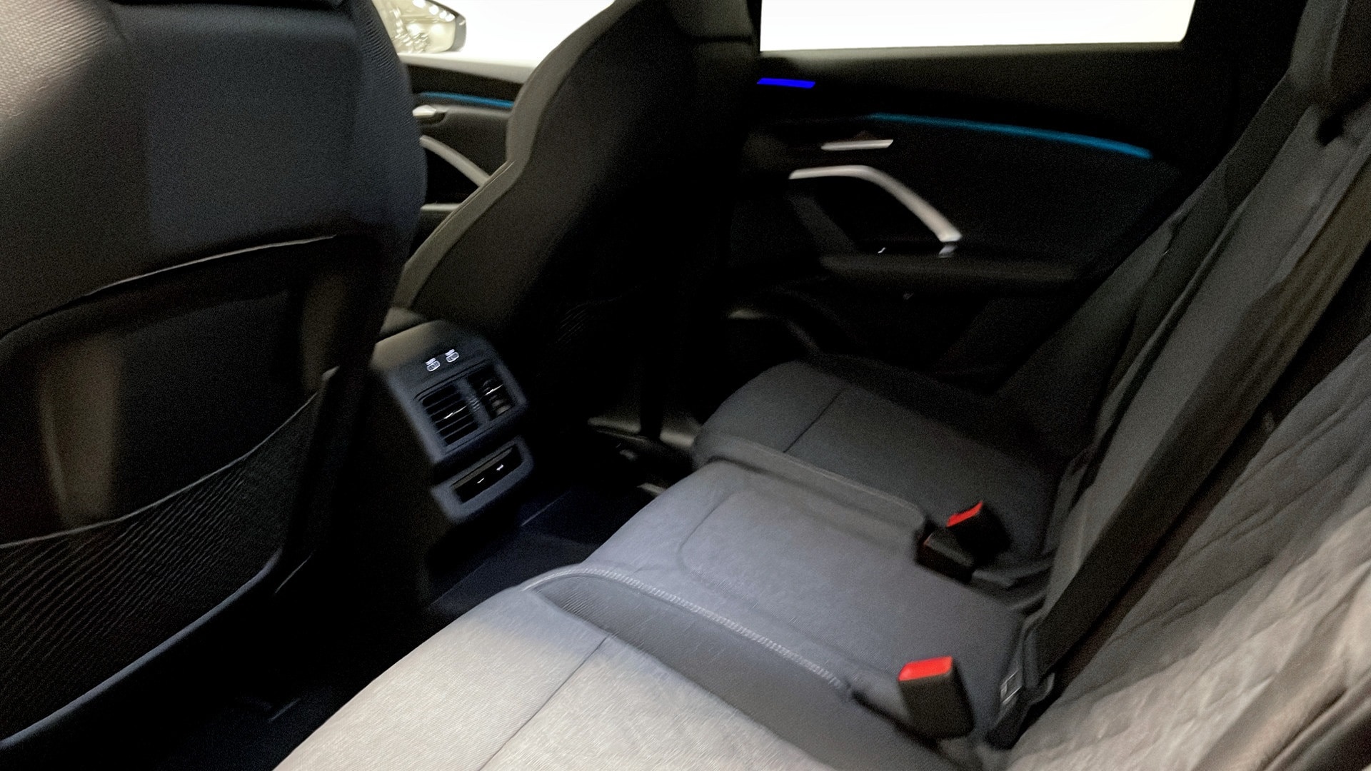 Bild som visar Audi Q5 SUV Q5 SUV TDI quattro S line 150 kWS tronic - för mer information kontakta din Audi Partner