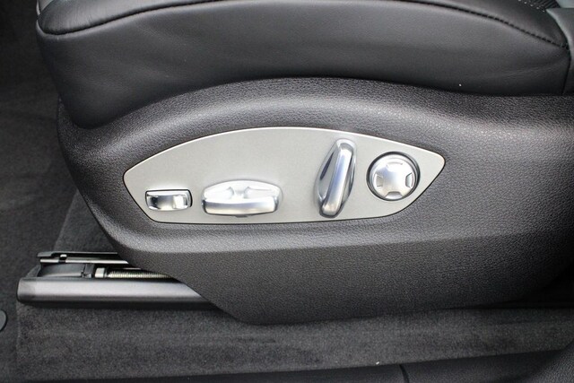 2025 Porsche Macan Base - Photo 25
