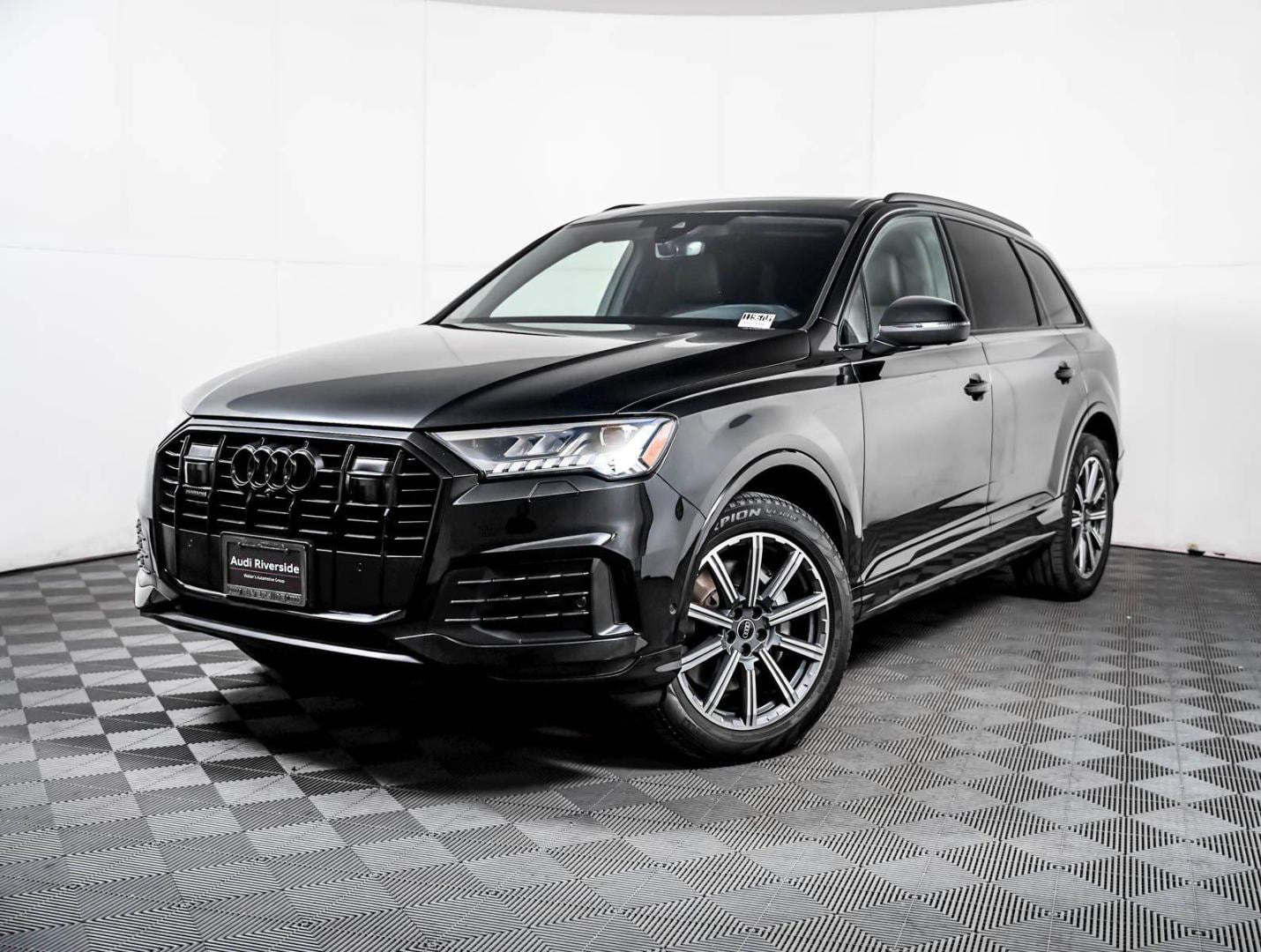 2023 Audi Q7 45 Premium Plus quattro Tiptronic's photo