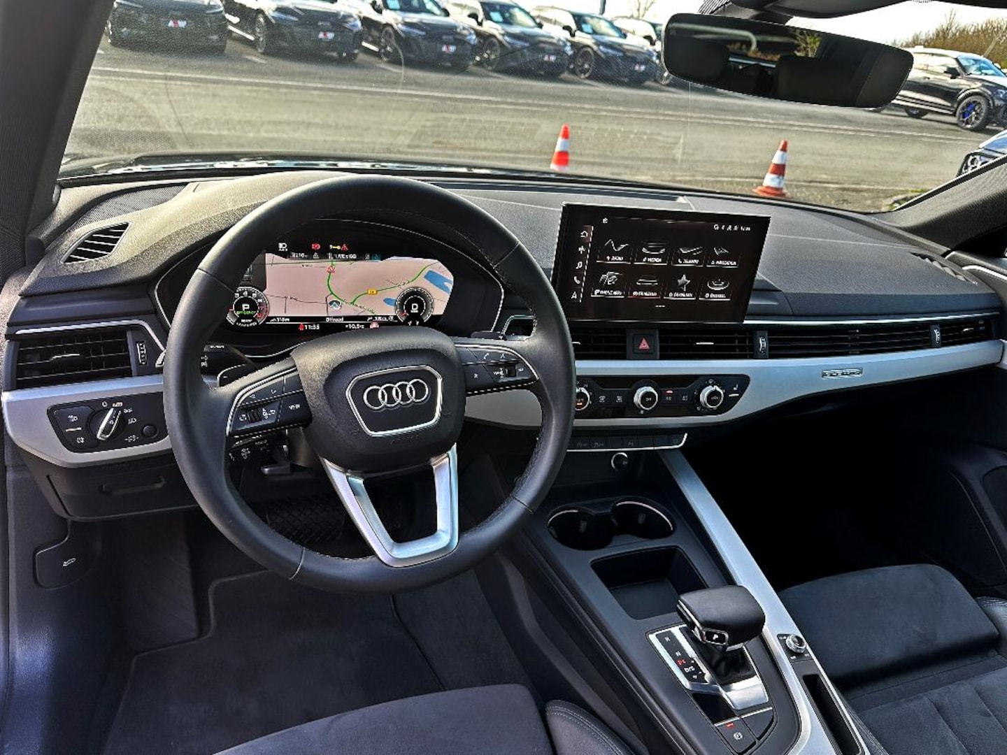 Bild über Audi A4 Avant S line 45 TFSI quattro S tronic - für weitere Informationen kontaktieren Sie den Audi Partner