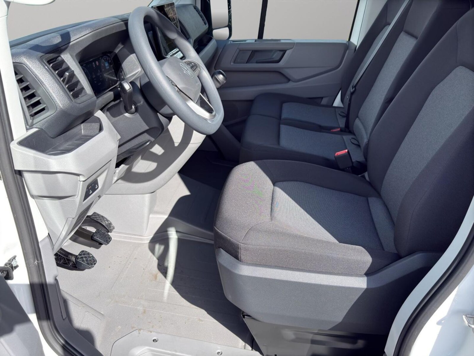 Volkswagen Crafter Kasten mittlerer Radstand – Bild 9