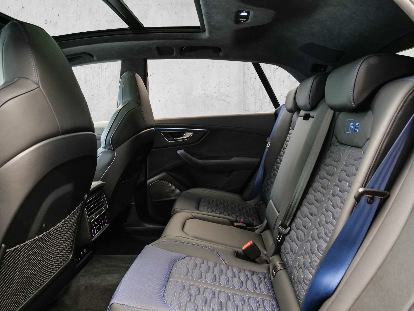 Bild über Audi RS Q8 SUV TFSI quattro 471 kW tiptronic - für weitere Informationen kontaktieren Sie den Audi Partner