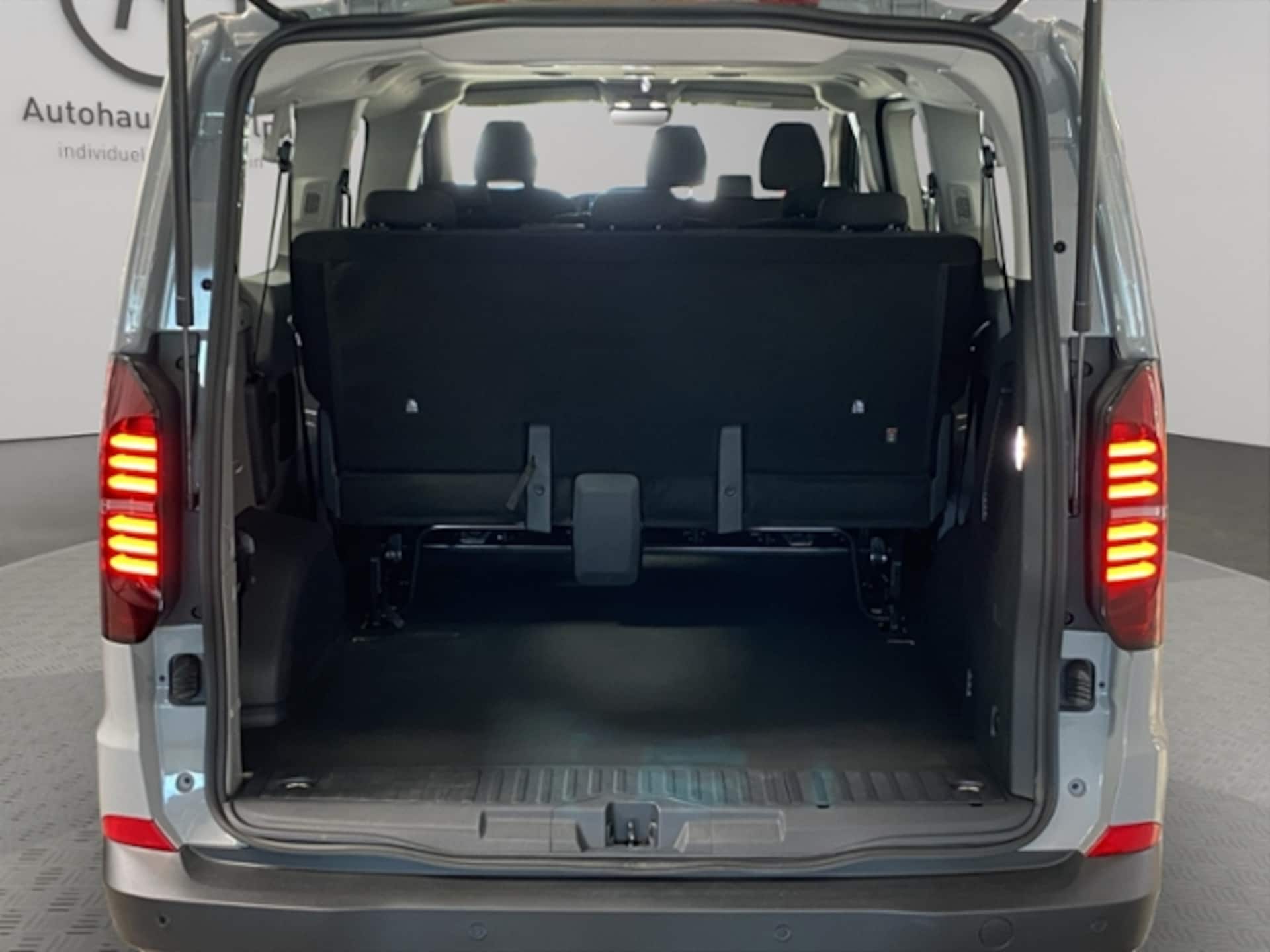 Volkswagen Transporter Kombi langer Radstand