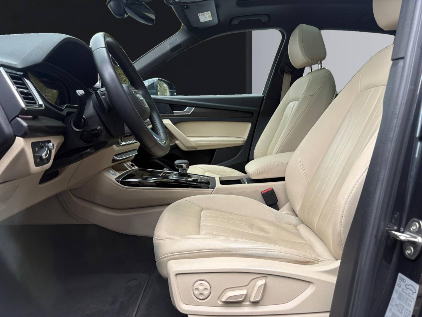 Image about Audi Q5 TFSI e Design 50 TFSI e quattro 220 kW (299 ch) S tronic