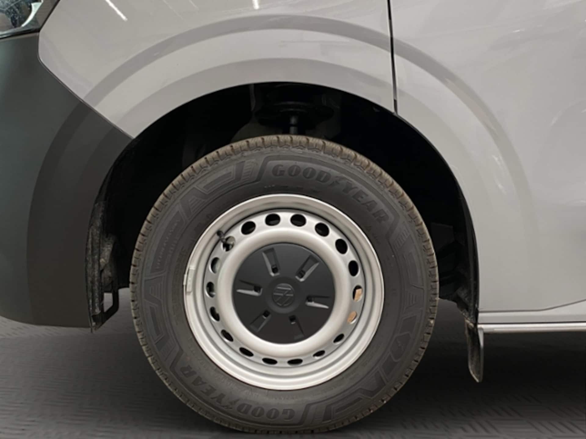Volkswagen Transporter Kombi langer Radstand