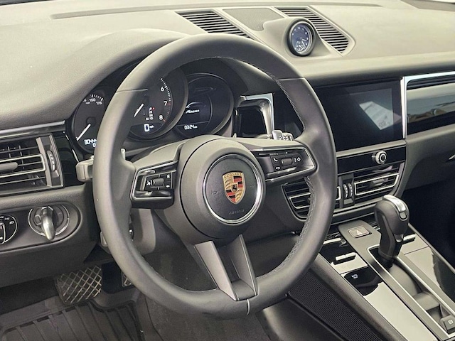 2022 Porsche Macan