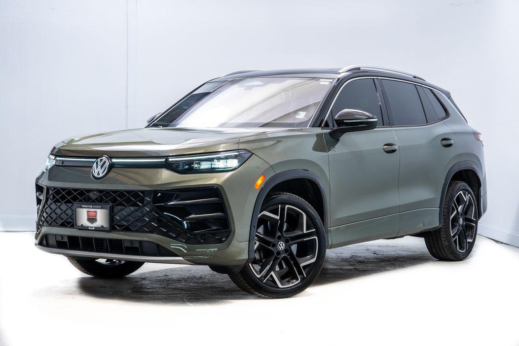 2025 Volkswagen Tiguan 2.0T SEL R-Line 4Motion's photo