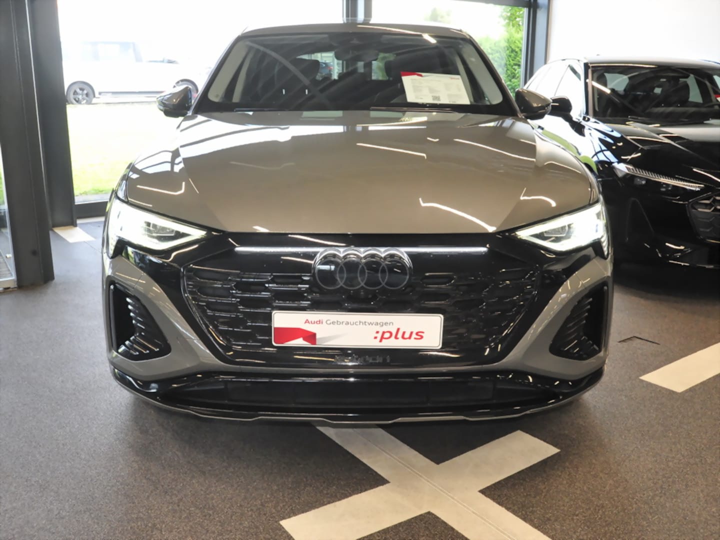 Bild über Audi Q8 e-tron S line 55 e-tron quattro - für weitere Informationen kontaktieren Sie den Audi Partner