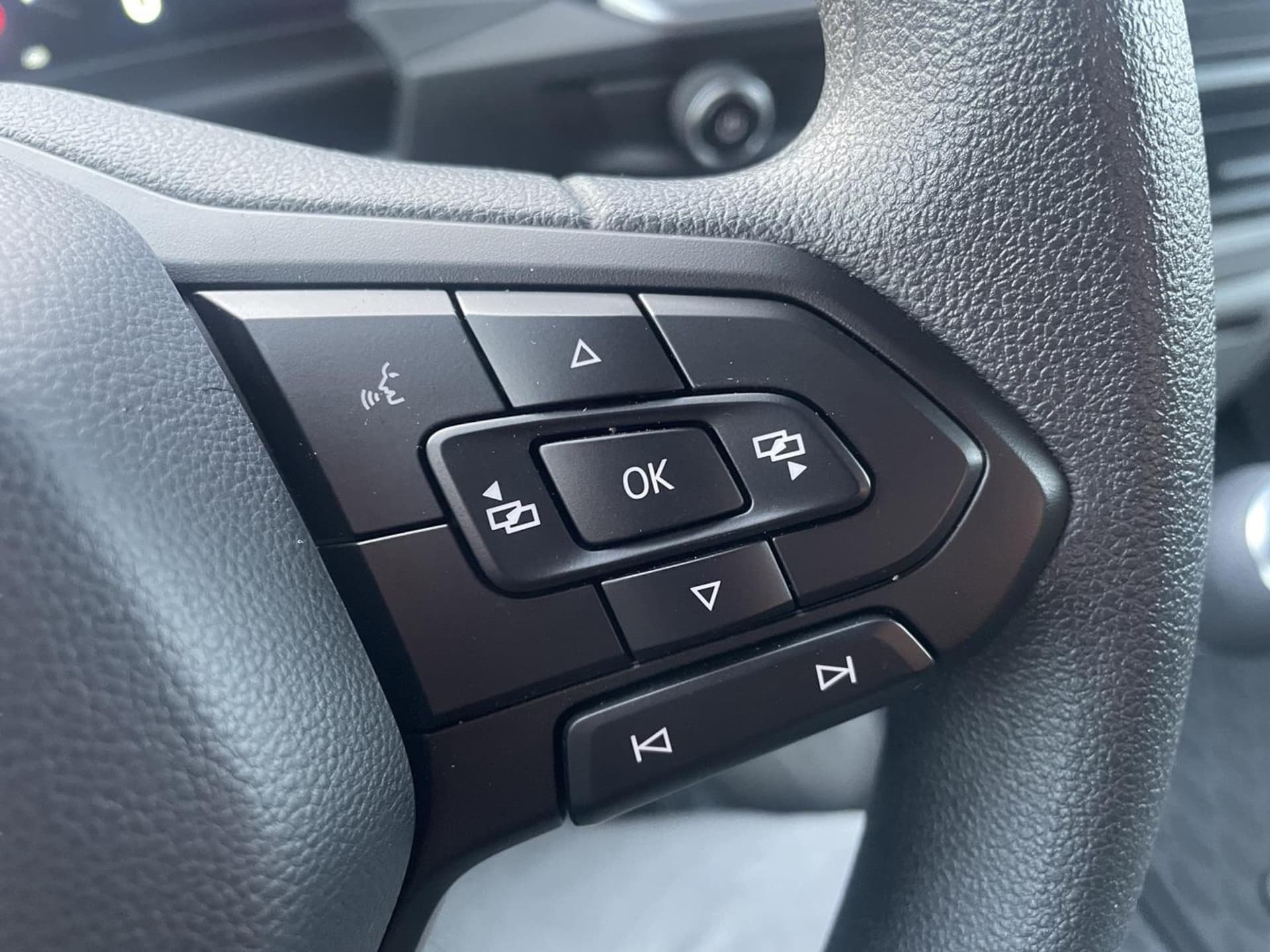 Volkswagen Transporter Furgon długi rozstaw osi